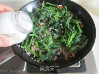 Stir-fried Pumpkin Leaves with Minced Meat recipe