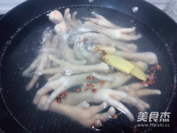 Home-autonomous and Delicious Pickled Chicken Feet recipe