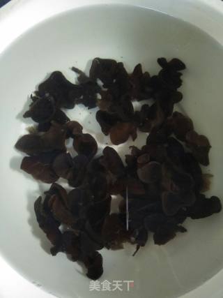 Stir-fried Black and White Dishes recipe