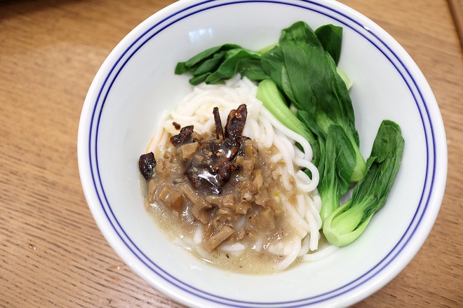 Poached Pork and Rice Noodles in Chicken Soup recipe