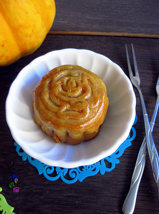 Cantonese-style Moon Cake with Lotus Seed Paste recipe