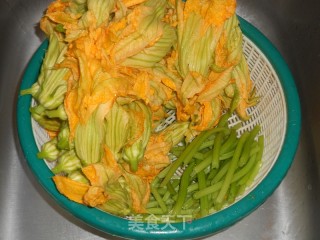 Pumpkin Flower in Soup recipe