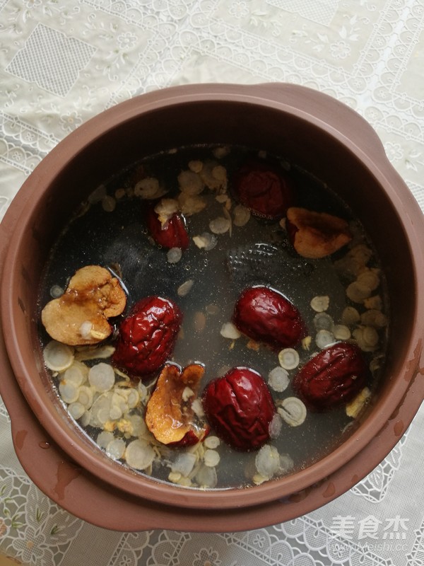 Stewed Black Chicken Soup with American Ginseng recipe