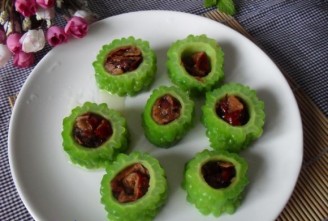 Stuffed Bitter Gourd with Red Dates recipe