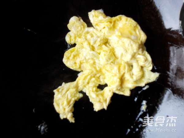 Scrambled Eggs with Dried Mushrooms recipe