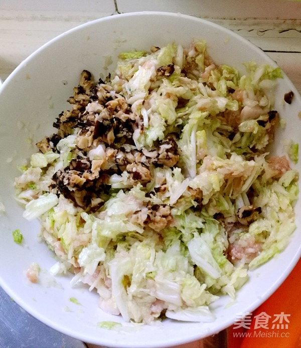 Chinese Cabbage and Mushroom Pork Bun recipe