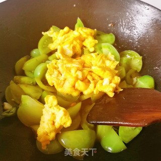 Scrambled Eggs with Green Tomatoes recipe