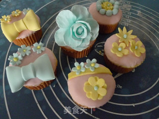 "fan Dai Chun Se" Dessert Table-make A Beautiful Home Baked Dessert Table recipe