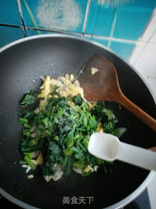 Scrambled Eggs with Spinach and Clams recipe