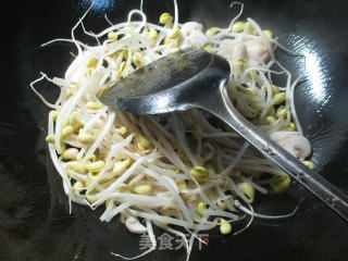 Stir-fried Soy Sprouts with Mushroom and Pickled Vegetables recipe