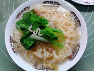 Instant Noodles with Clear Soup and Fried Sauce recipe