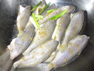 Small Yellow Croaker in Tomato Sauce recipe