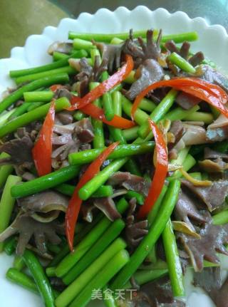 Stir-fried Duck Kidney with Garlic Moss recipe