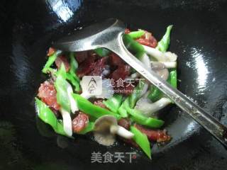 Stir-fried Sausage with Hot Pepper and Mushroom recipe