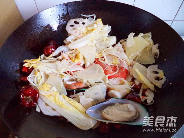 Spicy Seafood Fragrant Pot recipe