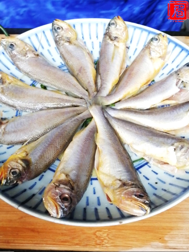 Steamed Yellow Croaker with Pickles recipe