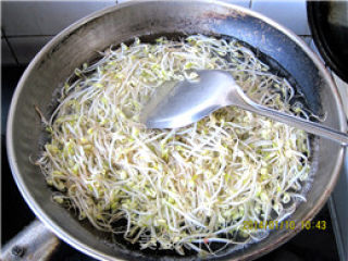 Cold Bean Sprouts with Fungus in Oyster Sauce recipe