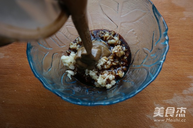 Garlic and Sesame Fragrant Mixed with Cowpea recipe