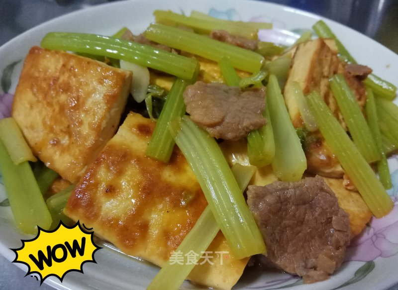 Fried Hakka Tofu with Celery and Pork Slices