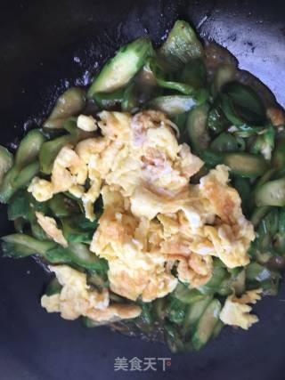 Scrambled Eggs with Loofah recipe