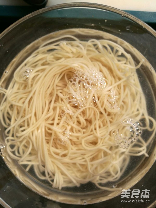 Fried Chicken Breast and Tomato Noodles recipe