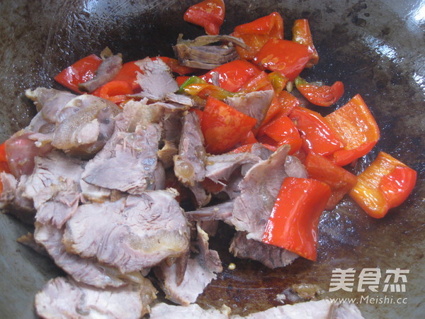 Stir-fried Beef with Red Pepper recipe