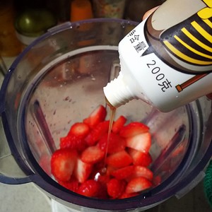 Strawberry Honey Milkshake recipe