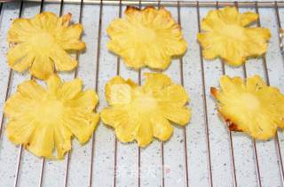 [pineapple Flower Cupcake]: A Small Cake that Can Nourish The Liver recipe