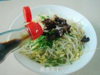 Soybean Sprouts Mixed with Chicken Pine Oil recipe