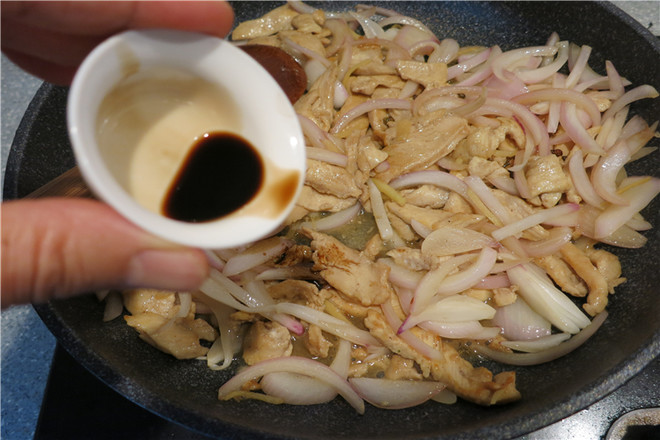 Chicken Breasts and Onions are Cleverly Paired recipe