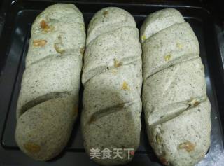 Baked Bun with Black Sesame and Raisins recipe