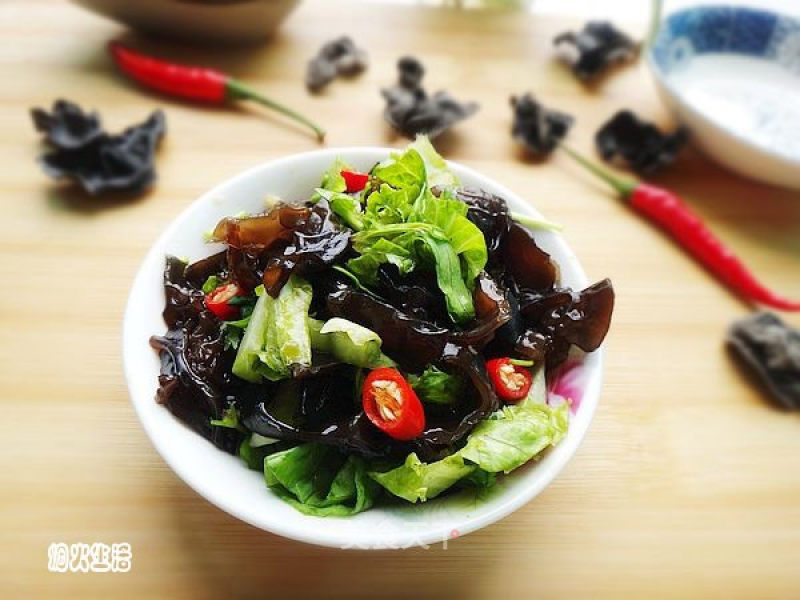 Lettuce Mixed with Fungus recipe