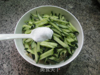 Cucumber Mixed with Mung Bean Sprouts recipe