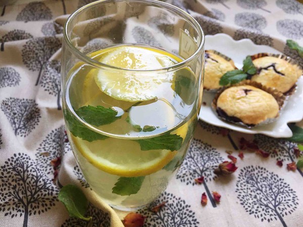 Refreshing Honey Mint Lemonade recipe