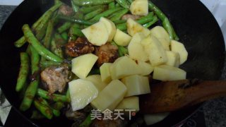 Home Cooking-kidney Beans and Potatoes Braised Pork Ribs recipe