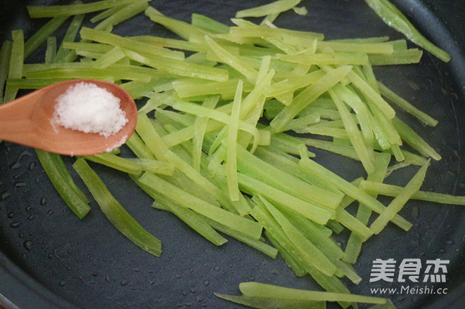 Fried Shrimp with Lettuce recipe
