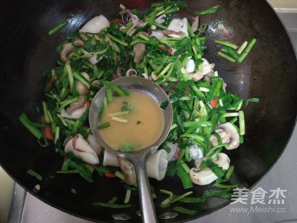 Stir-fried Sea Hare with Leek recipe