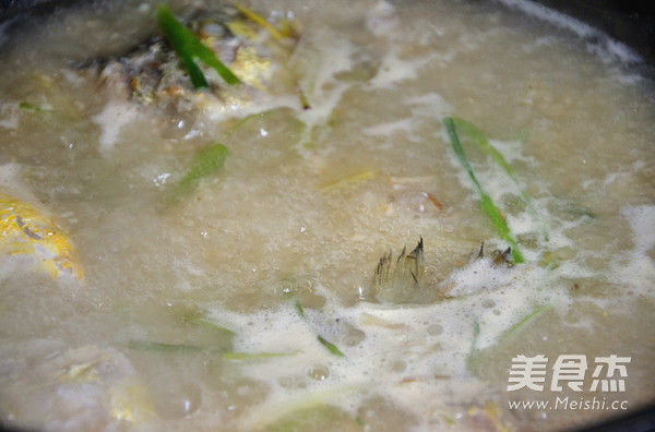 Yellow Croaker Simmered Noodles recipe