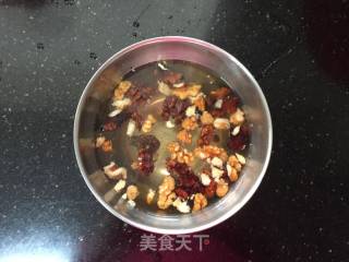 #春食野菜香# Ten Coriander Mixed with Walnuts recipe