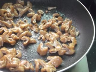 Stir-fried Pork Intestines with Chili recipe