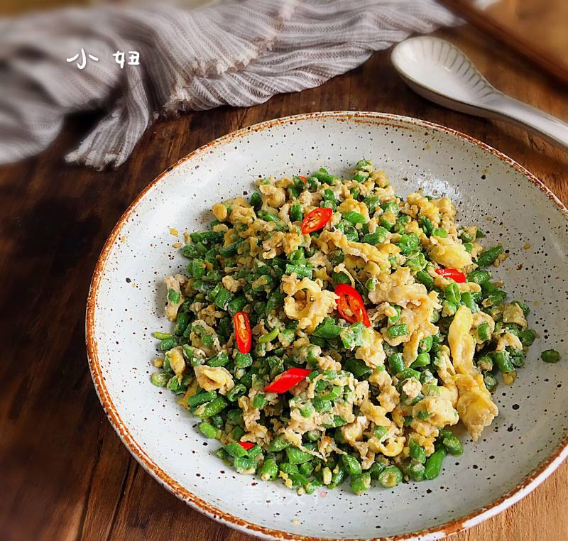 Fragrant Fried Eggs and Beans recipe