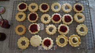Raspberry Sandwich Biscuits recipe