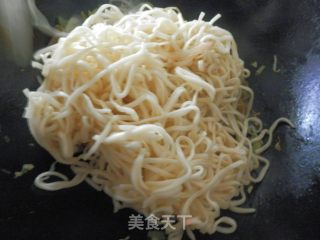 [kaifeng] Specialty Snacks-fried Noodles with Egg Rolls recipe