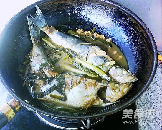 Braised Herring with Scallions recipe