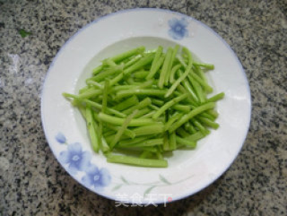 Stir-fried Chrysanthemum Stem with Bacon recipe