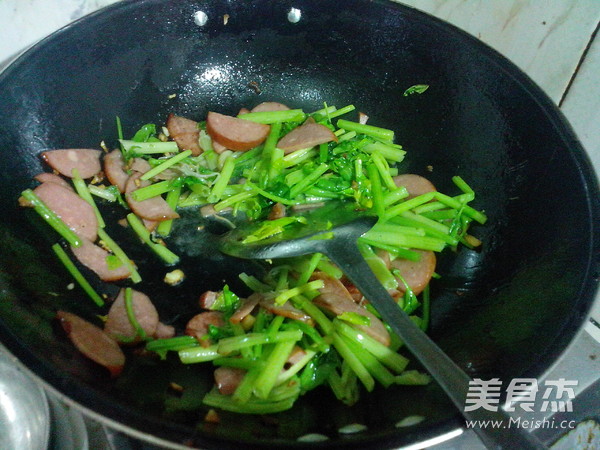 Celery Stir-fried Pork Sausage recipe