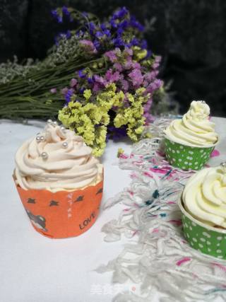 Whipped Cream-chiffon Cupcakes recipe