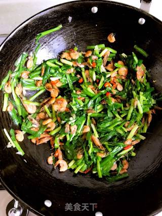 Stir-fried River Prawns with Leek recipe