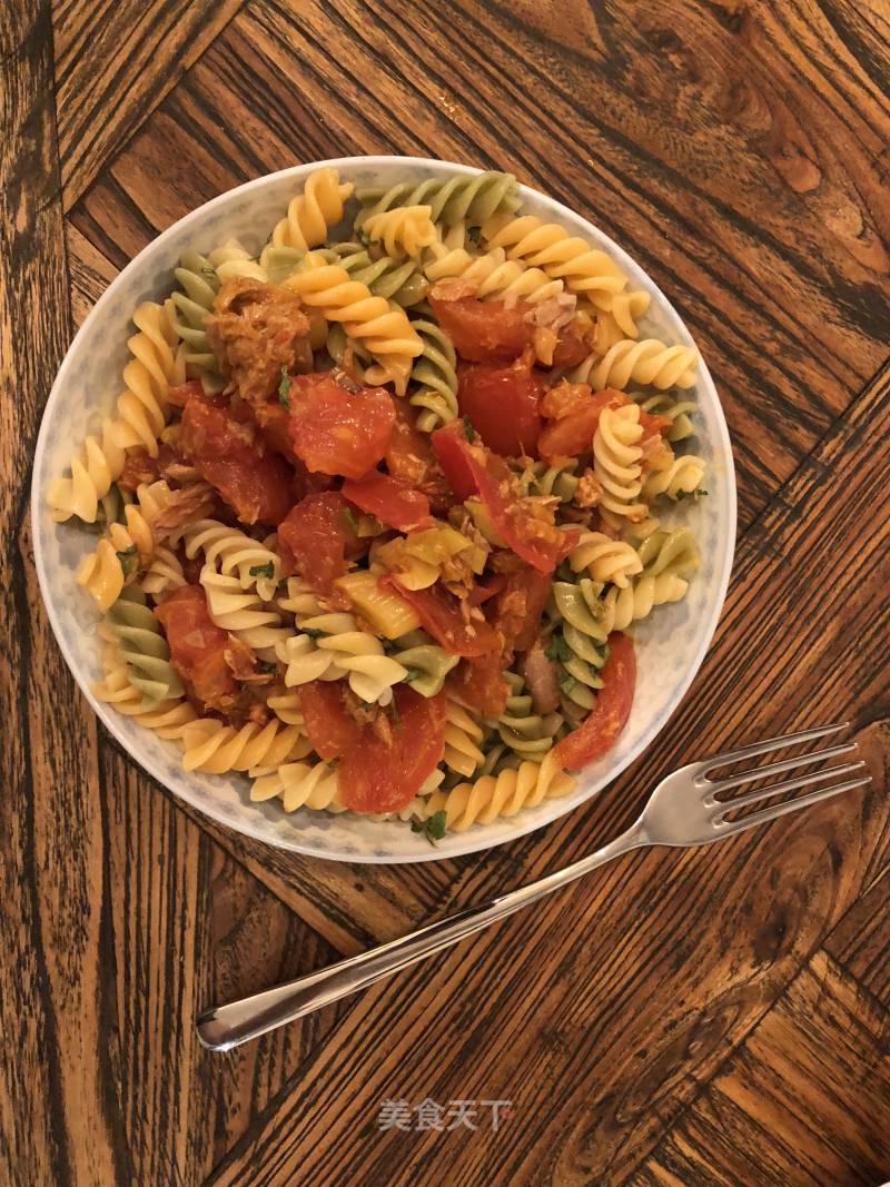 Spaghetti with Tomato and Tuna (spicy) recipe