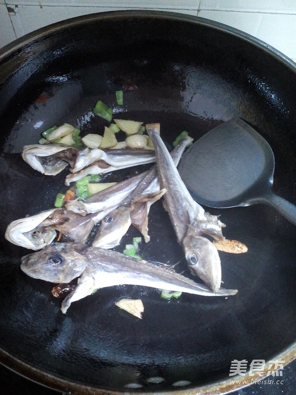 Braised Red Head Dried Fish recipe